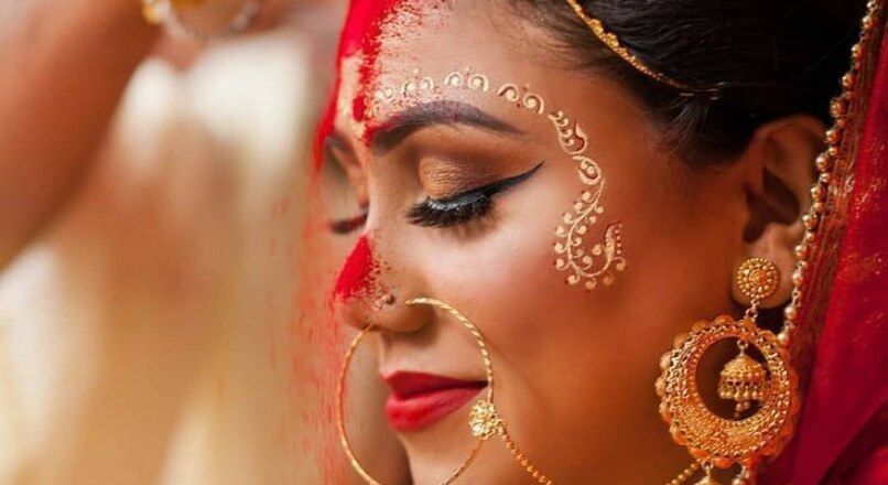 பெண்கள் நெற்றி வகிட்டில் என் குங்குமம் வைக்க வேண்டும் ?